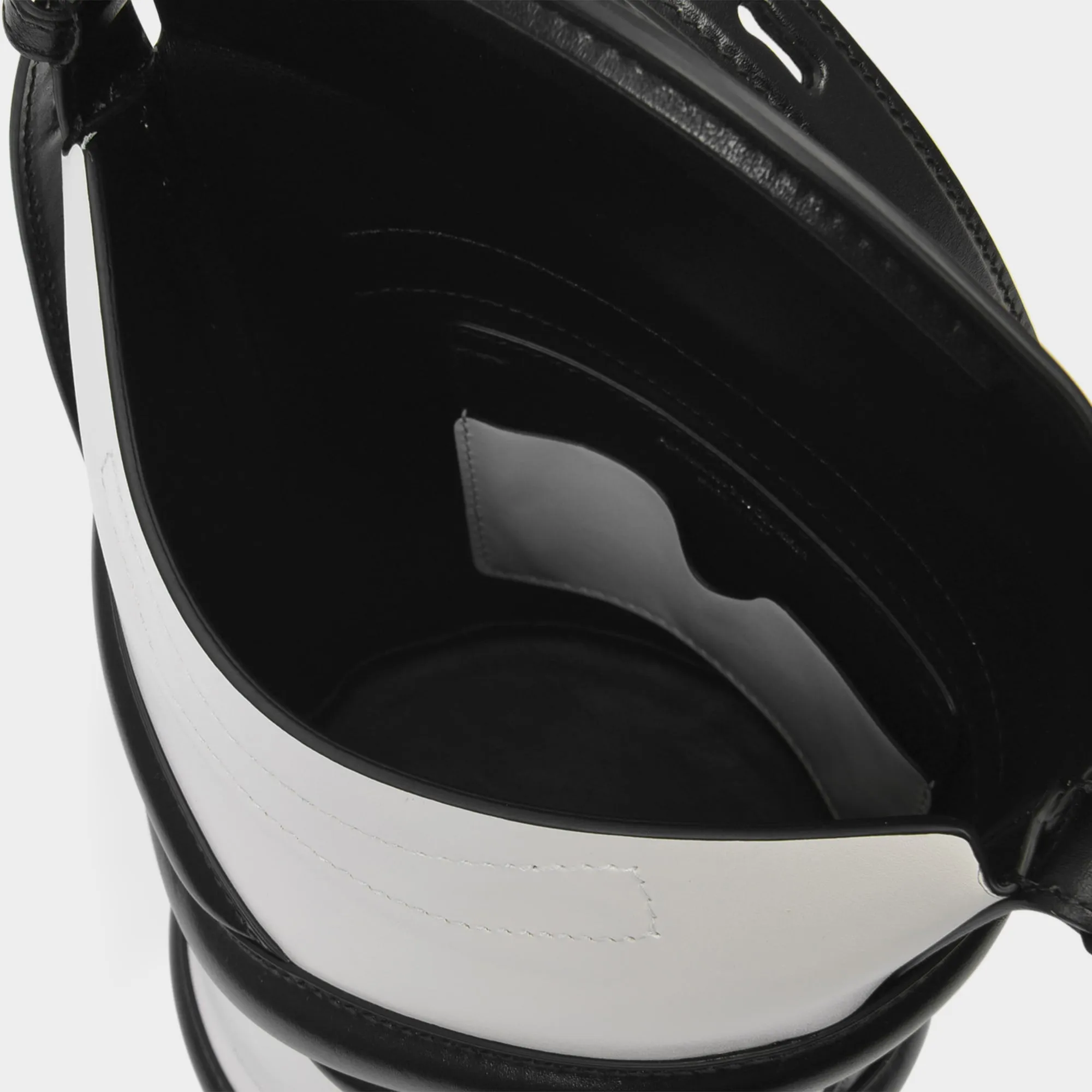 Alexander McQueen  The Curve Hobo Bag - Alexander Mcqueen - White/Black - Leather