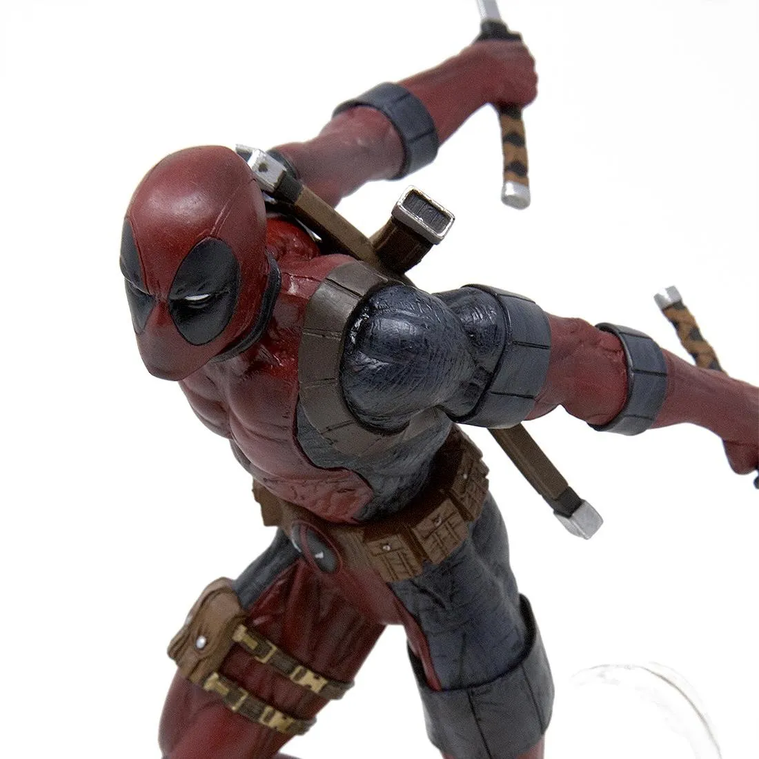 Diamond Select Toys Marvel Gallery Deadpool 9 Inch PVC Figure (red)