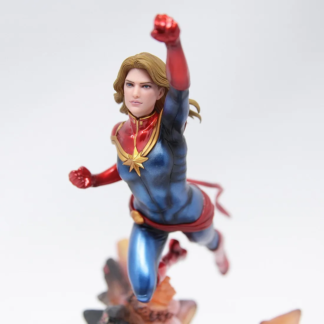 Kotobukiya ARTFX Premier Marvel Universe Captain Marvel Statue (blue)