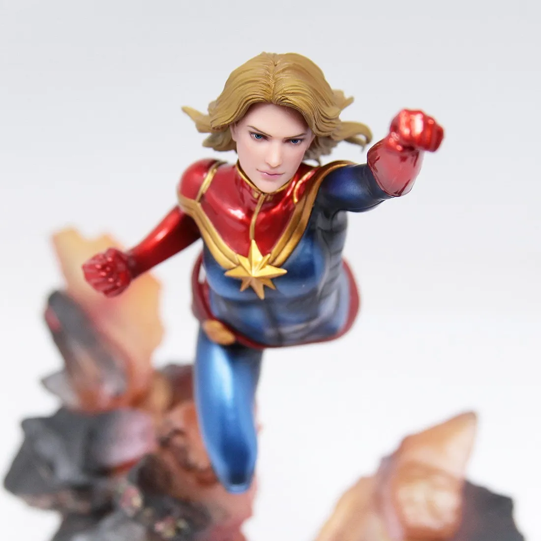 Kotobukiya ARTFX Premier Marvel Universe Captain Marvel Statue (blue)