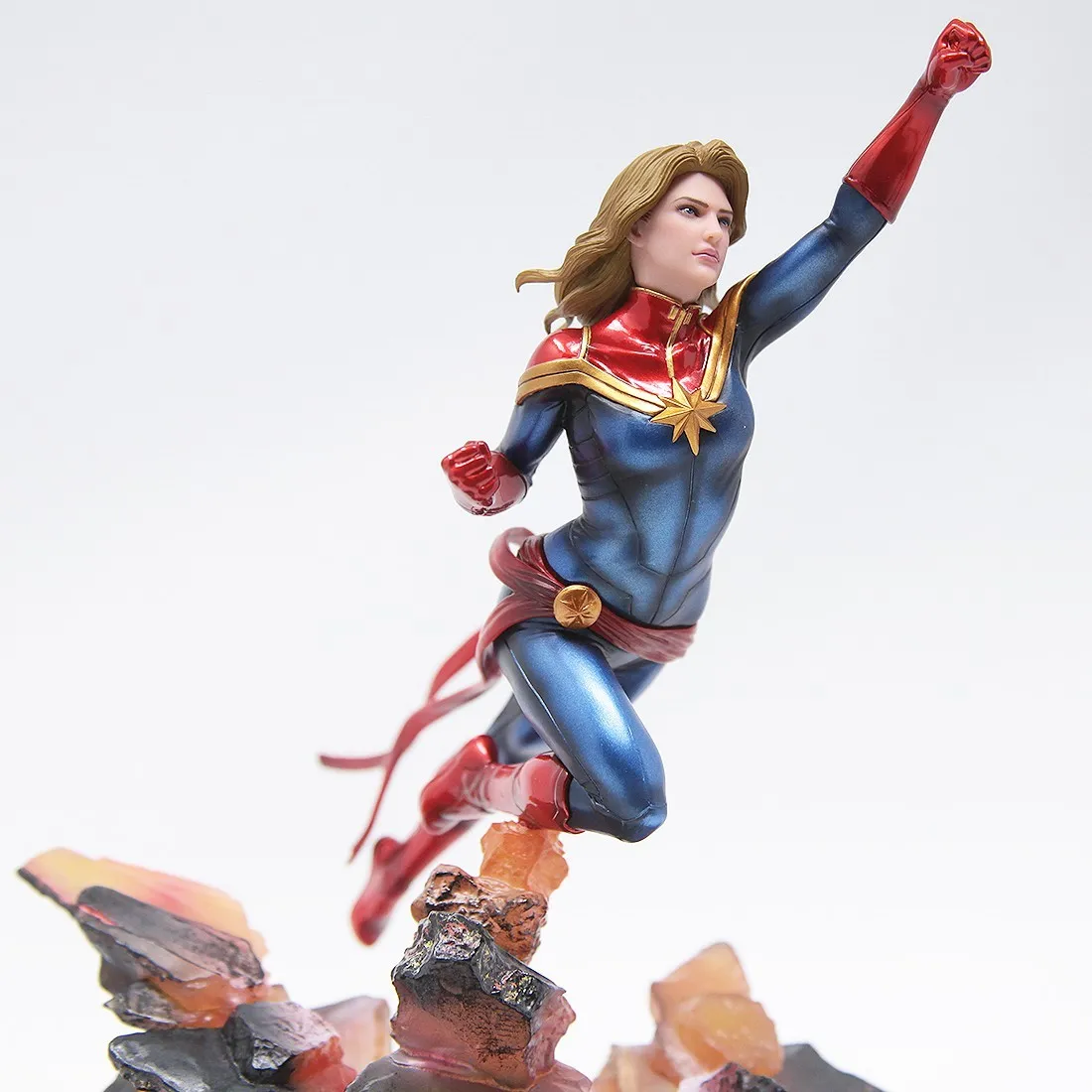 Kotobukiya ARTFX Premier Marvel Universe Captain Marvel Statue (blue)