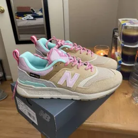 New Balance 997 classic (womens 8.5) (mens 7)