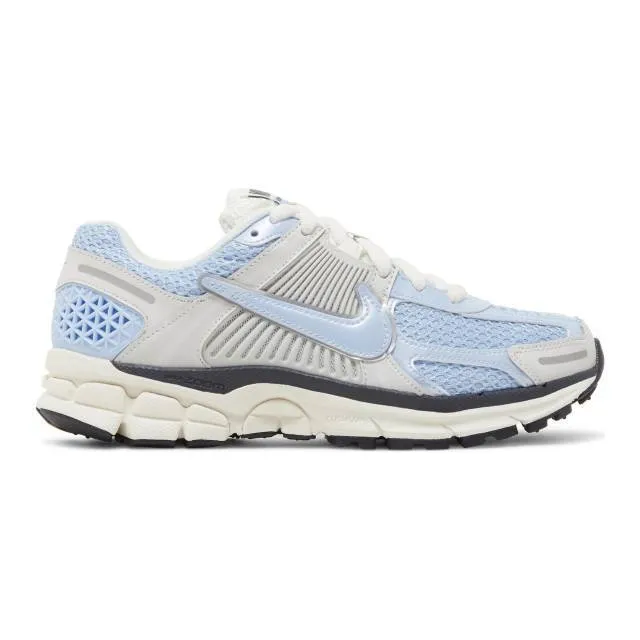 Nike women's air zoom vomero 5 (royal tint/ photon dust/ royal tint/ gridiron/ sail/ chrome) sizes 6