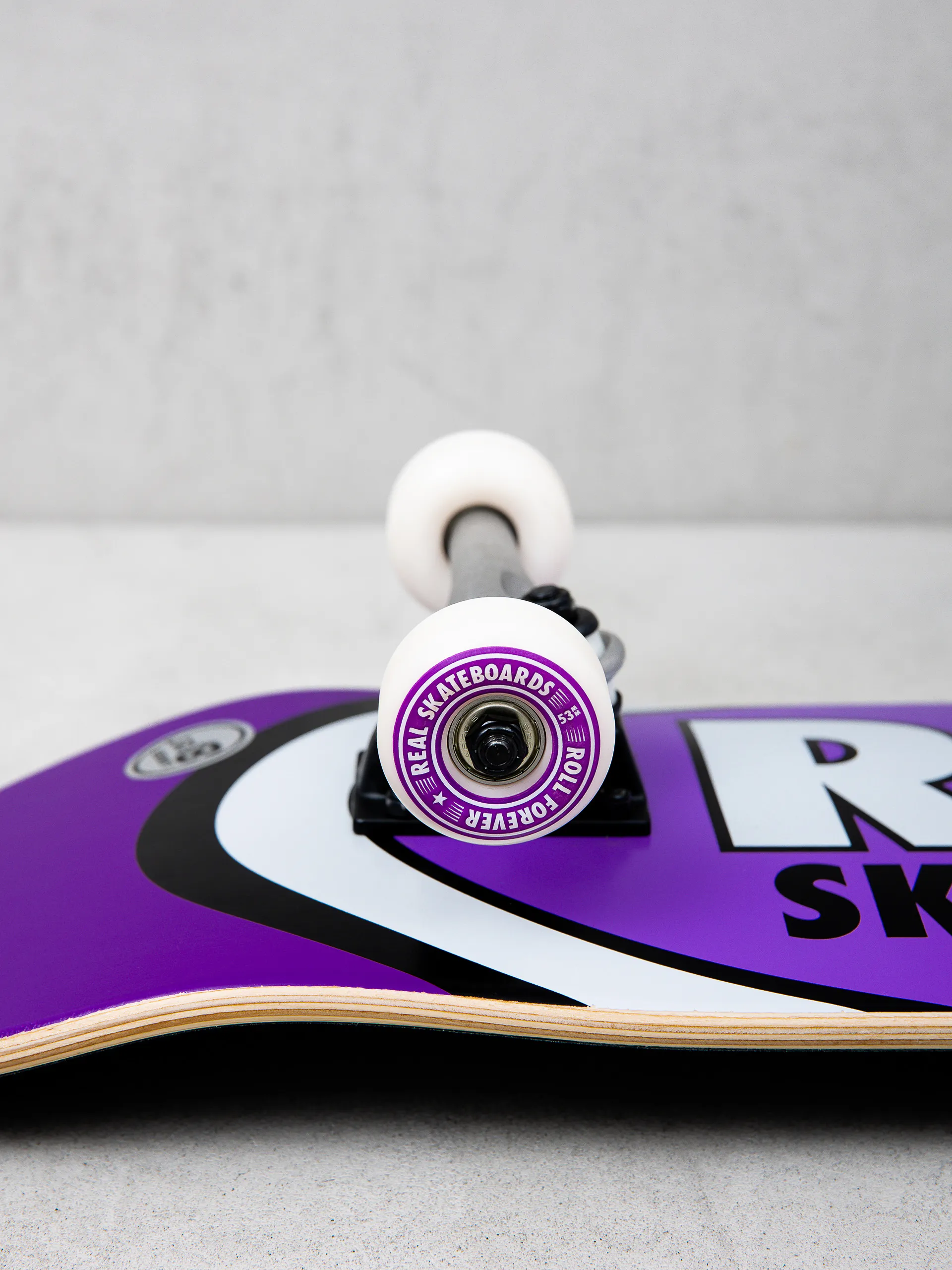 Real Classic Oval Skateboard (purple)