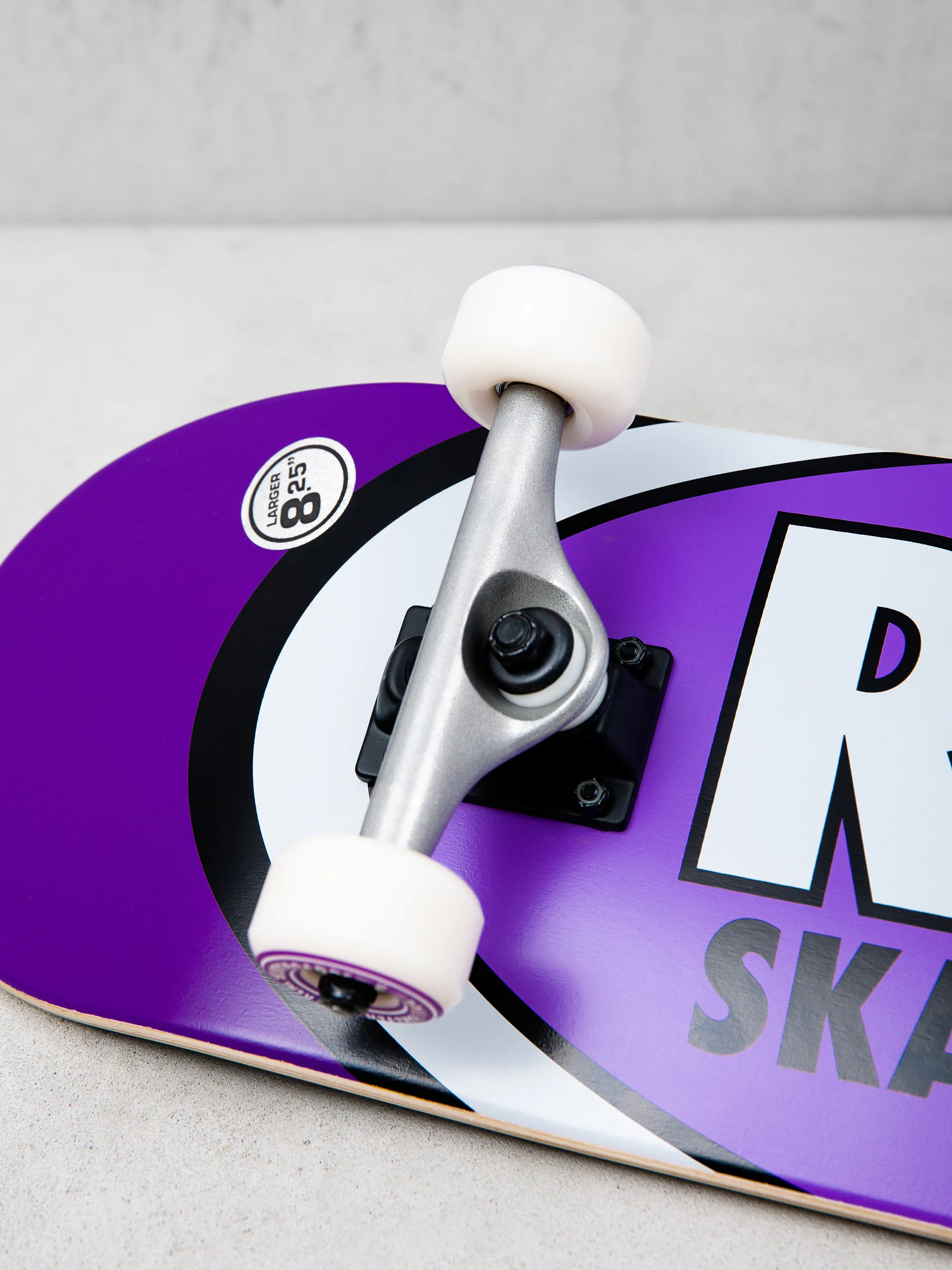 Real Classic Oval Skateboard (purple)