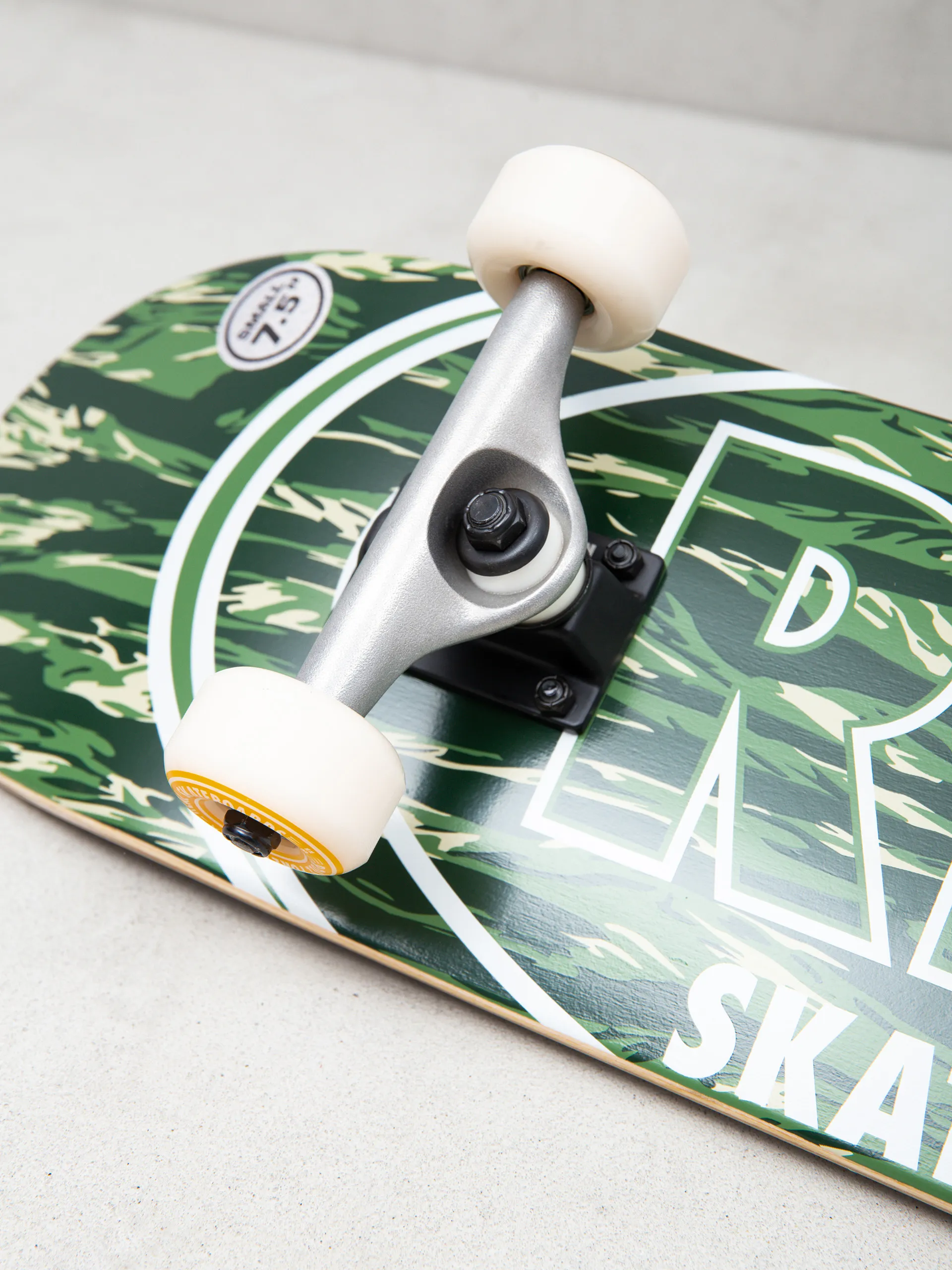 Real Stealth Ovals Skateboard (camo)